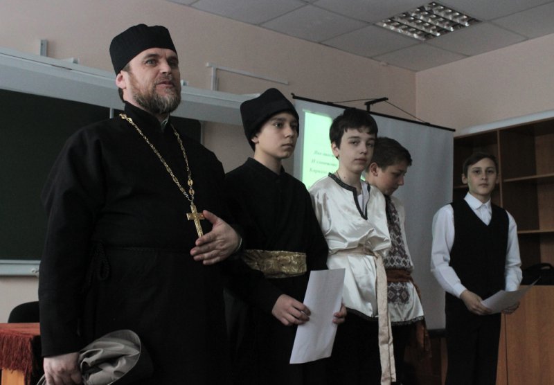 И будет славить Русь родная святых апостолов славян…