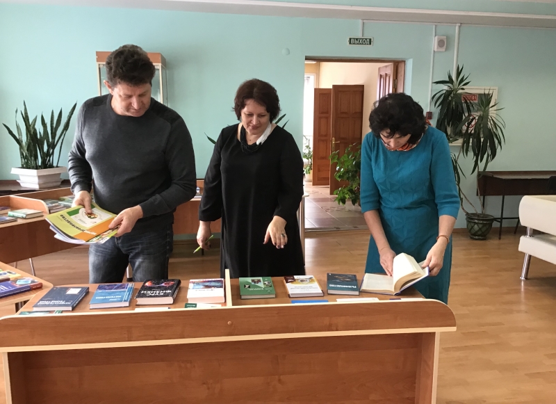 Книжная выставка для преподавателей ФМИТИ 