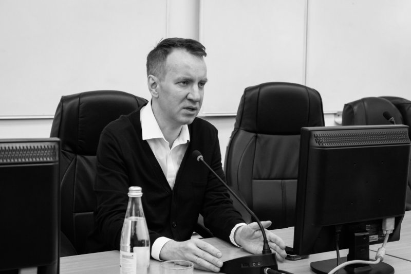 Скорбим и соболезнуем 