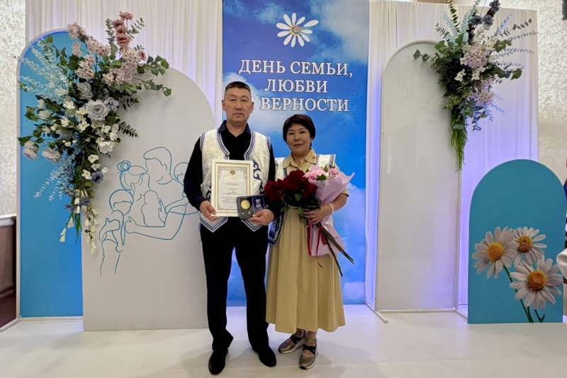 Поздравляем с наградой Кымызан Ивановну Тошпоеву!